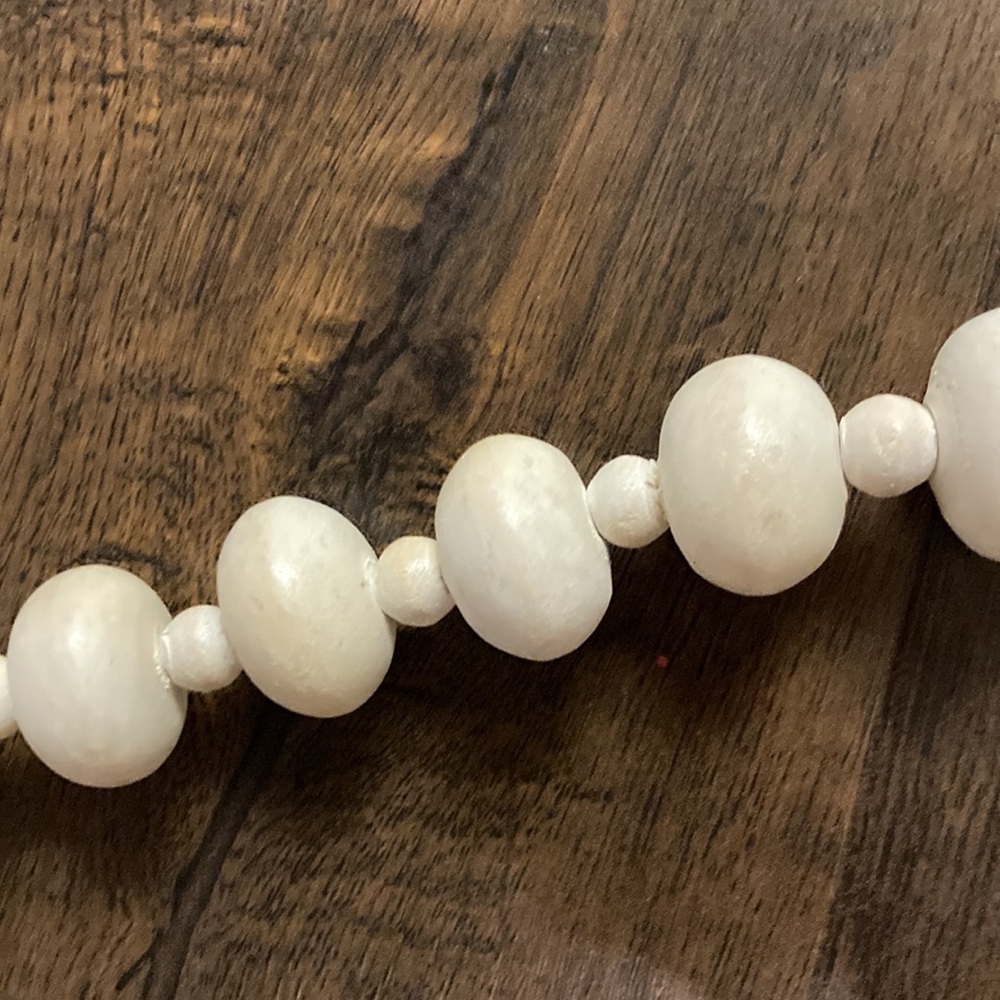 GIANT WHITE WOODEN ROSARY - Picture 3 of 7